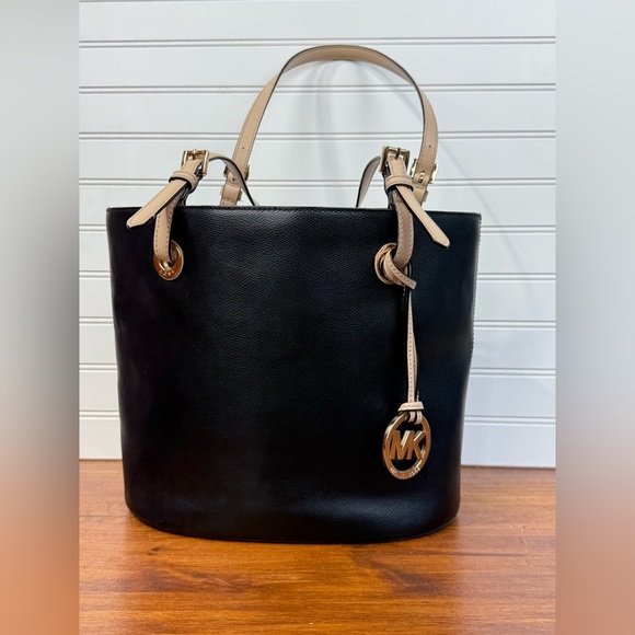 Michael Kors black & tan jetset shoulder tote bag purse. - Picture 1 of 15